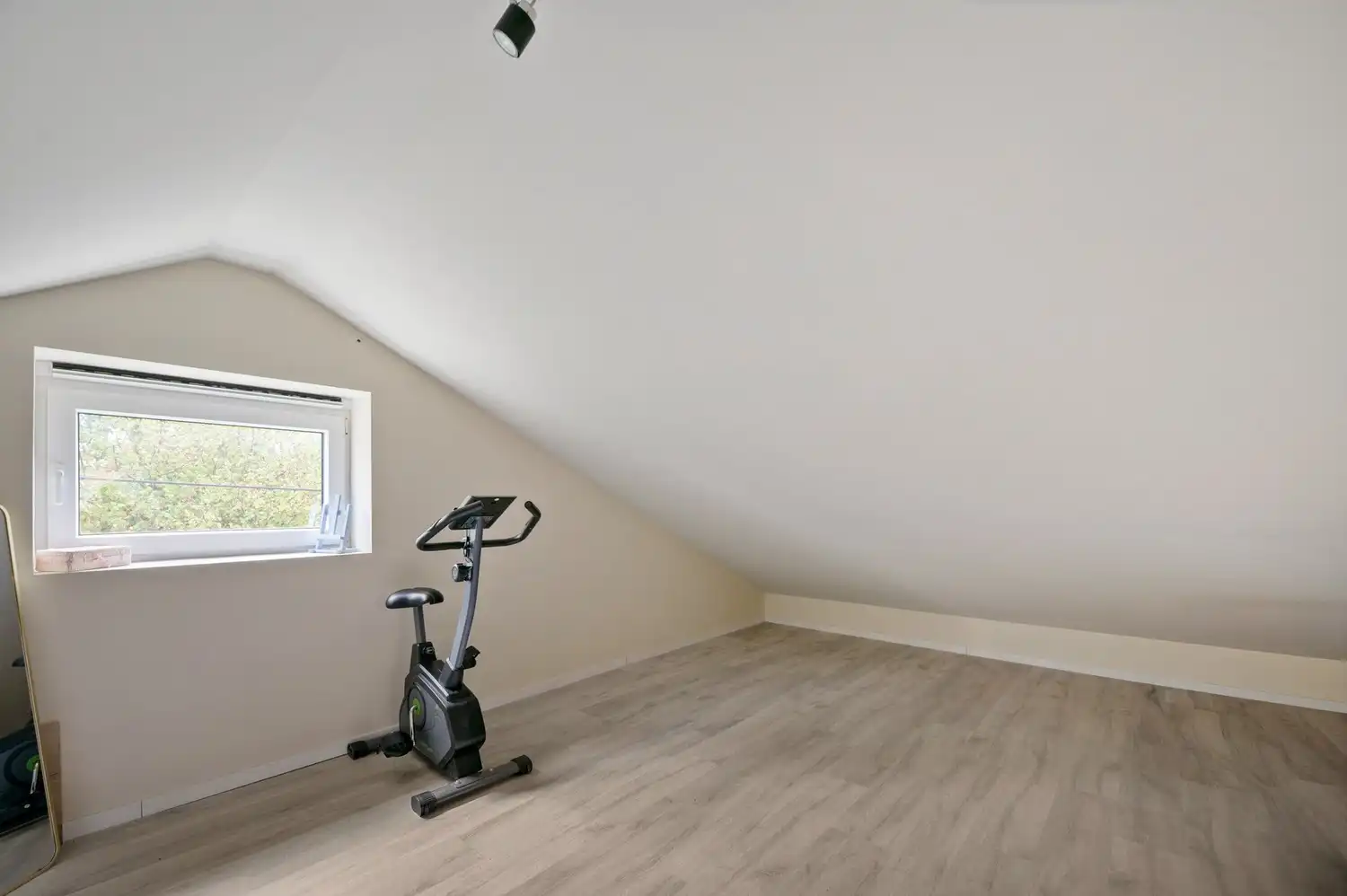 Gerenoveerde woning met 5 slpkrs en 2 badkamers op perceel van 2527m² te Onze-Lieve-Vrouw-Waver foto 18