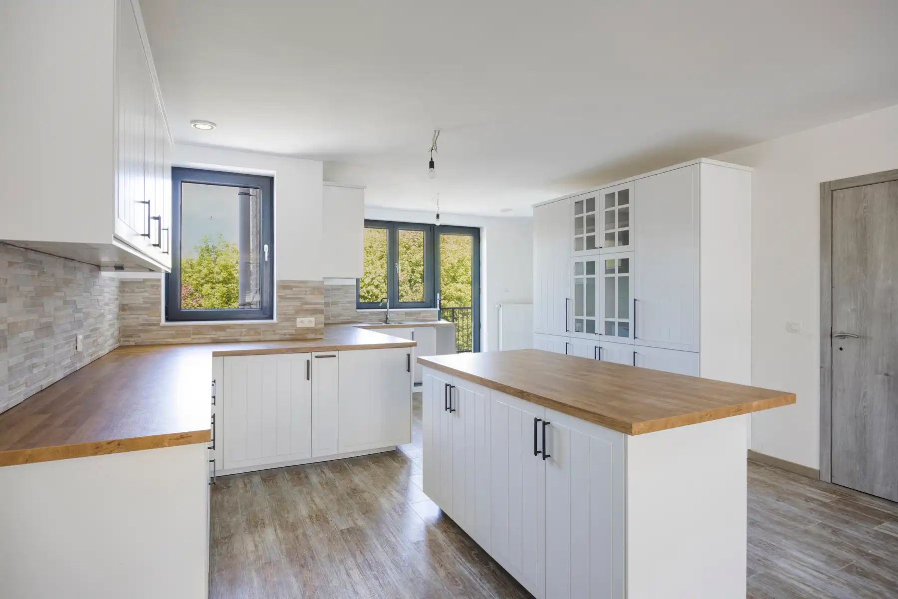 Nieuwbouw triplex met 4 slaap- en badkamers, tuin en parking foto 6