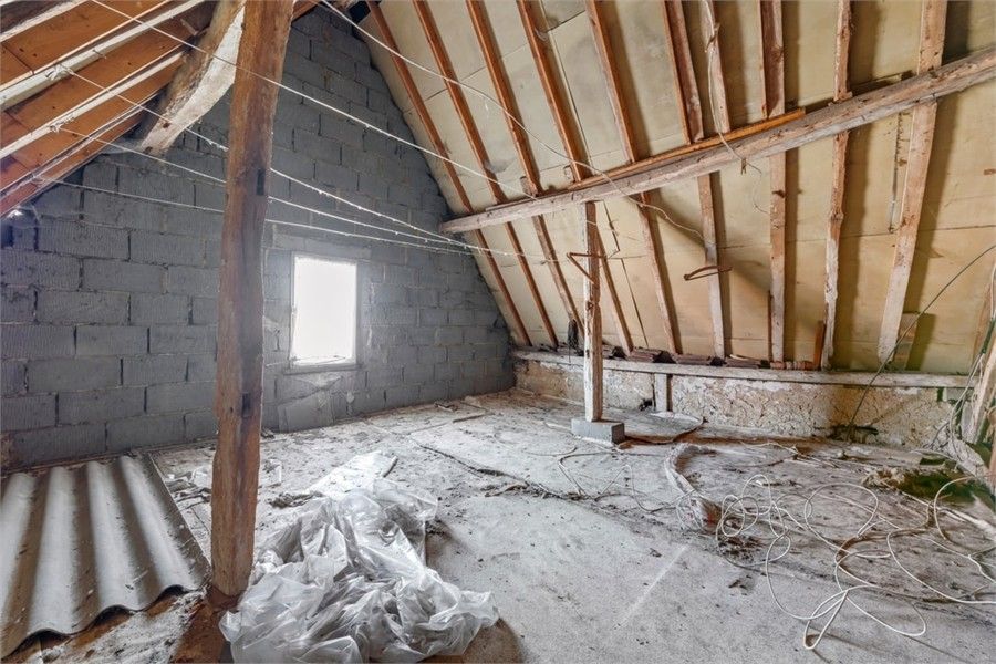 RUIM TE RENOVEREN PAND MET VEEL POTENTIEEL IN HET GEZELLIGE ZEPPEREN foto 35