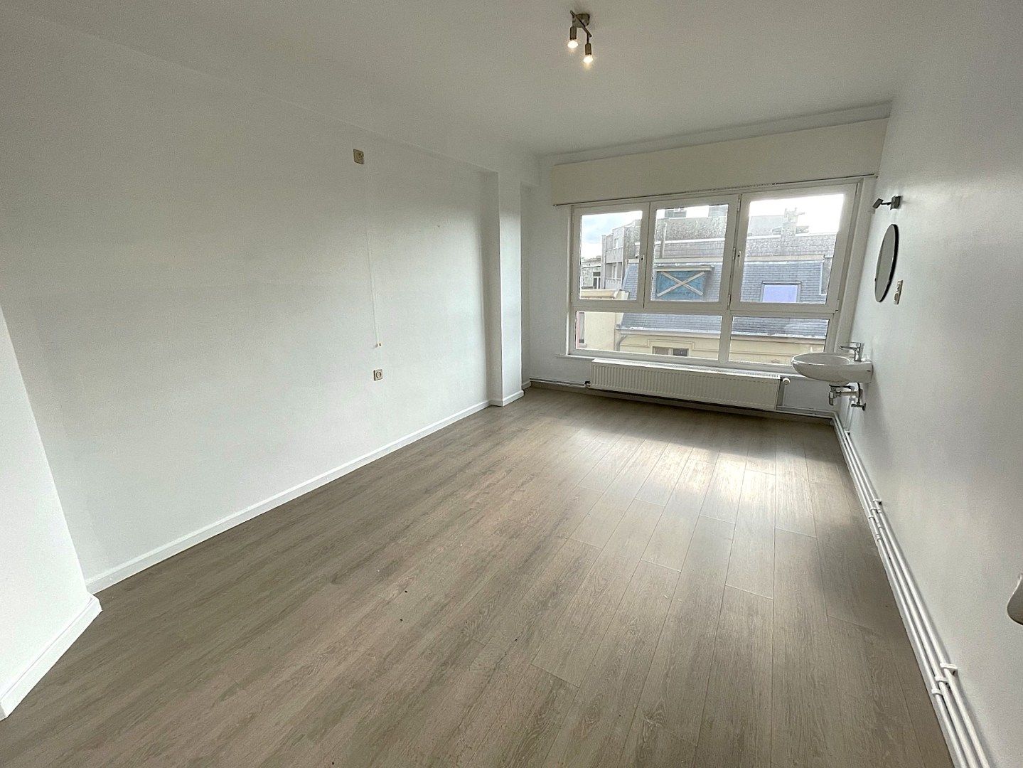 vernieuwd één slaapkamer appartement foto 7
