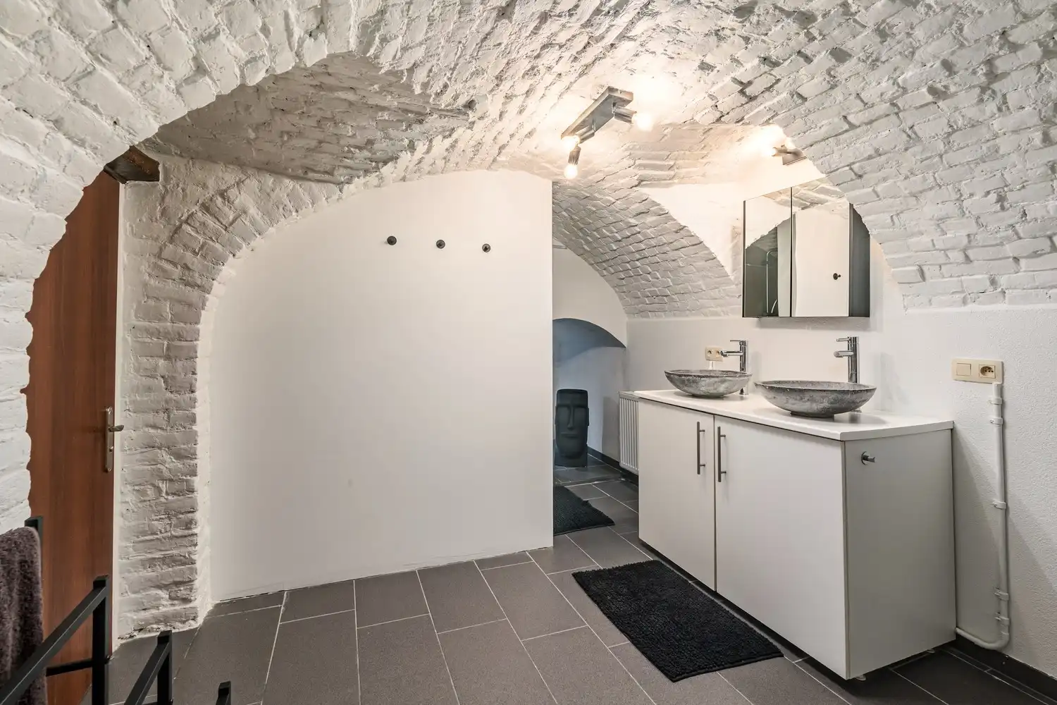 Charmant gelijkvloers appartement met 2 ruime slaapkamers en ruime koer foto 10