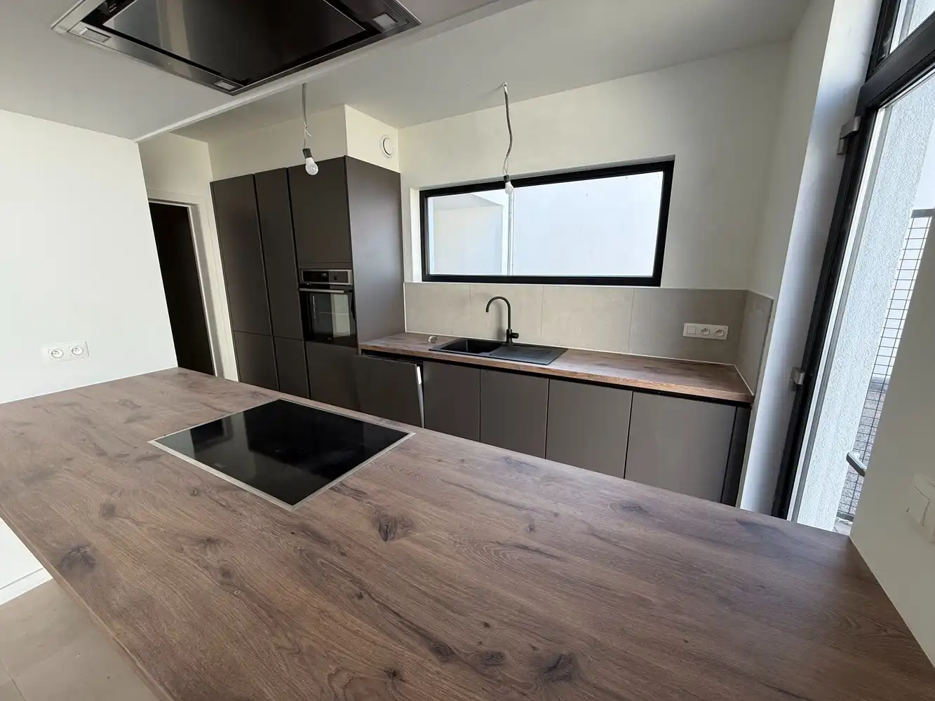 Ruim nieuwbouwappartement met 2 slaapkamers én parkeerplaats! foto 4