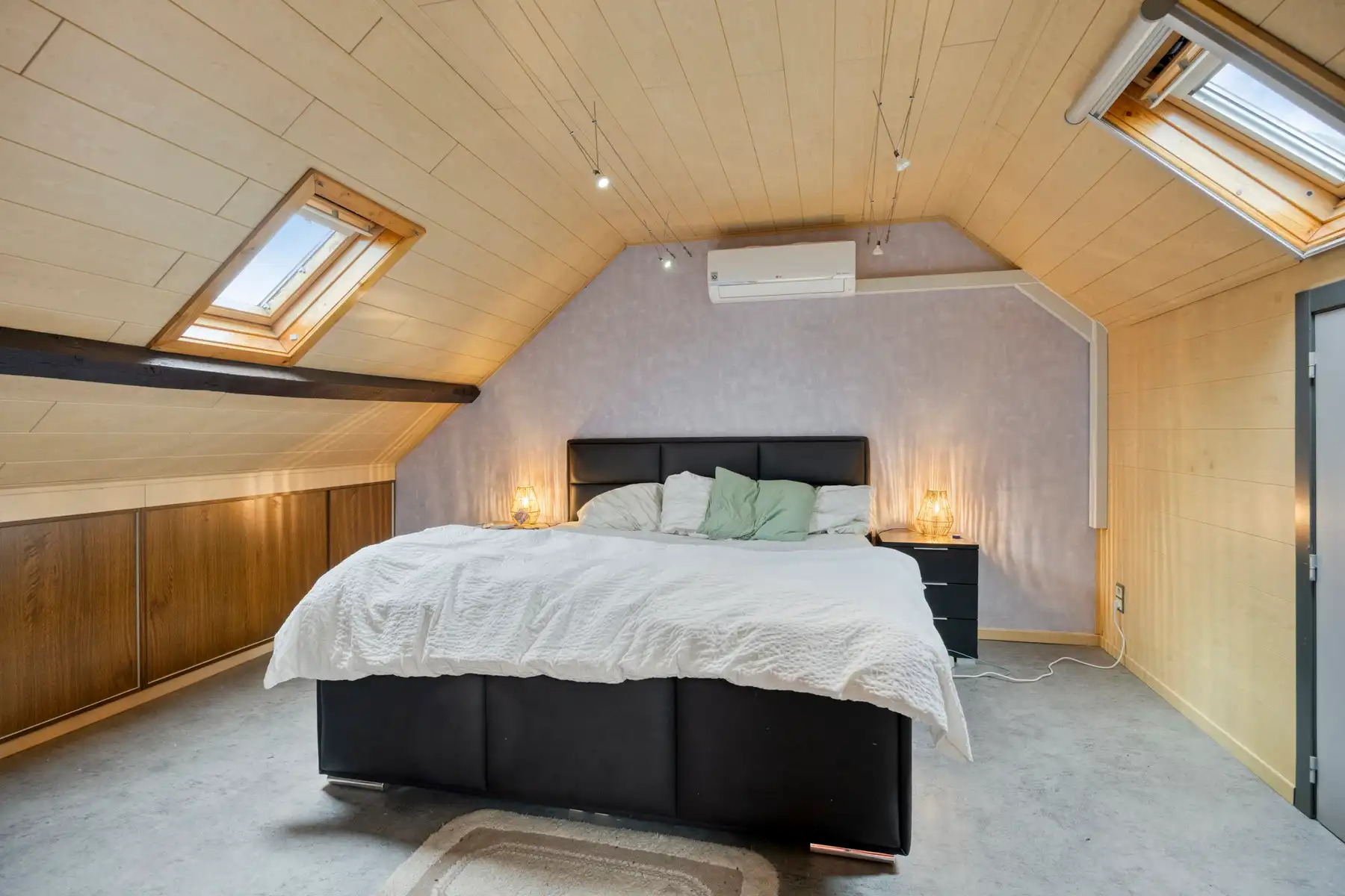 Zeer goed gelegen handelshuis + bovengelegen woonst en 2 kamers foto 16