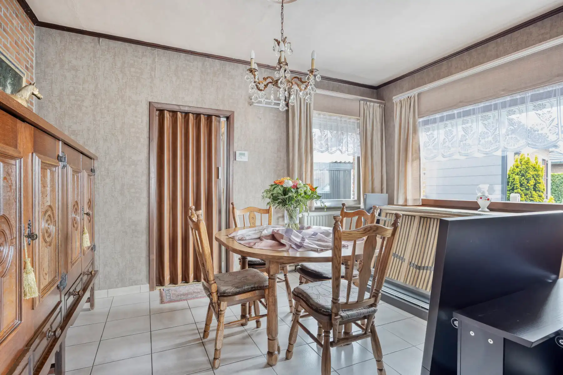Te renoveren (starters-)woning met 2 slaapkamers. foto 6