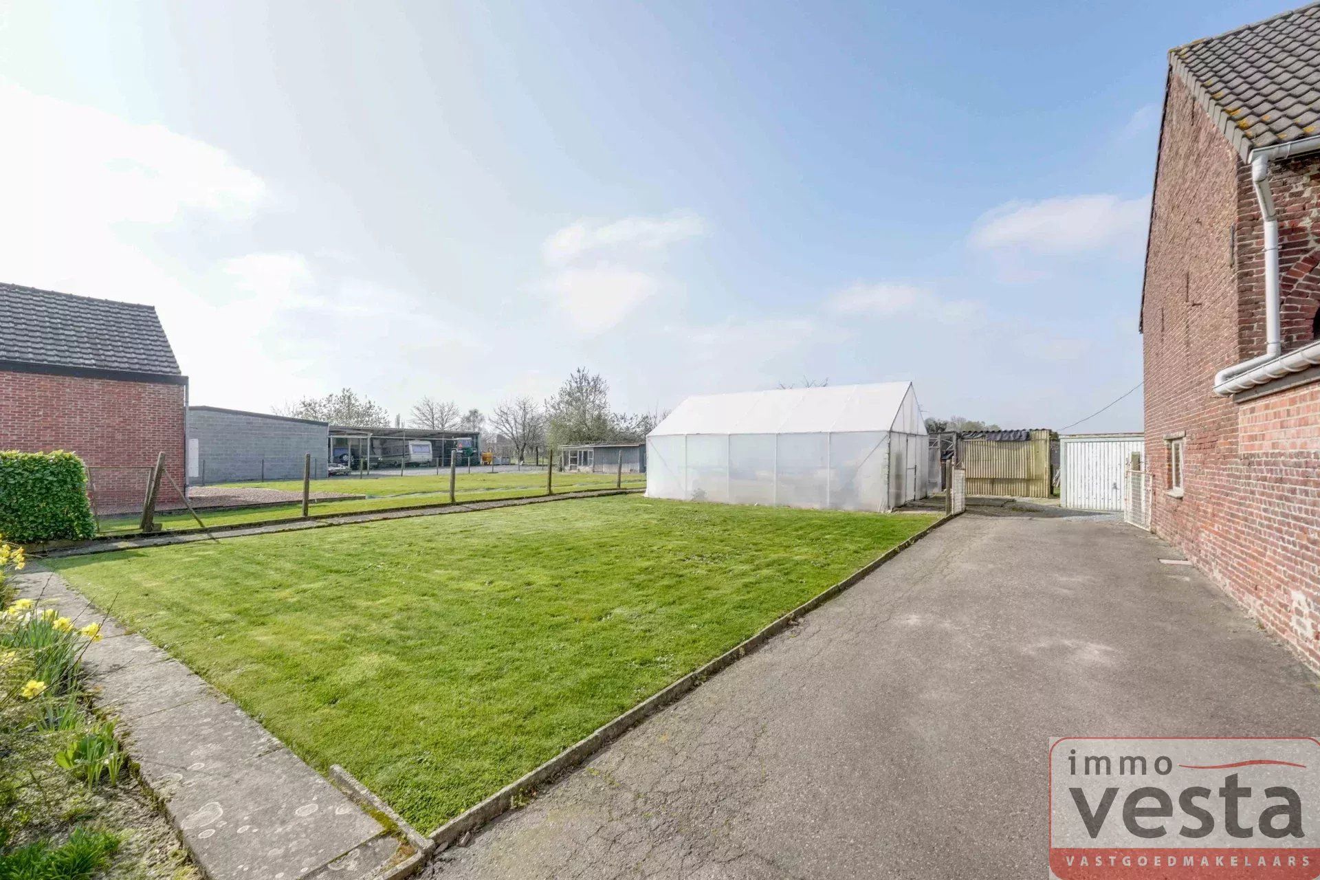 Te renoveren, landelijk gelegen woning/ projectgrond foto 21