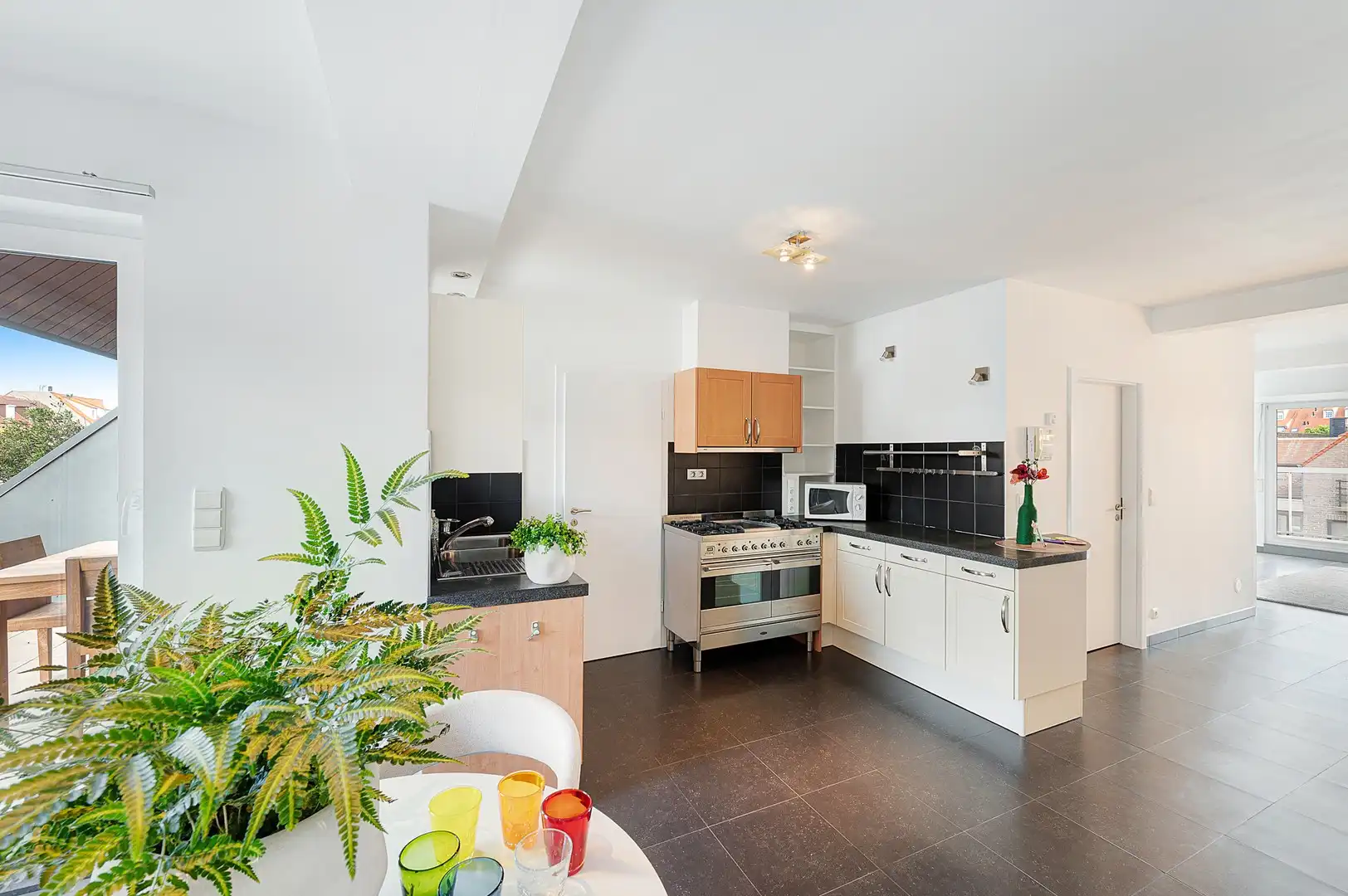 Appartement met unieke terrassen gelegen op wandelafstand van de zee en de winkels. foto 13
