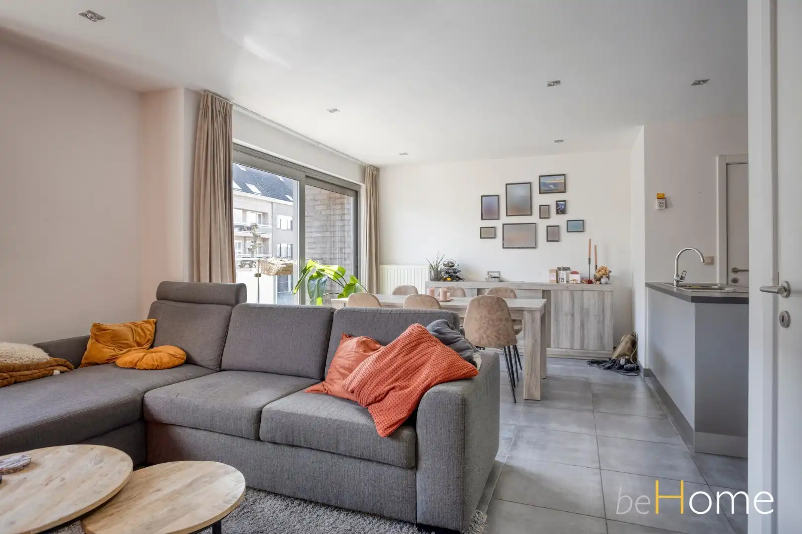 Lichtrijk 2-slaapkamerappartement met groot terras op de 1ste verdieping foto 3