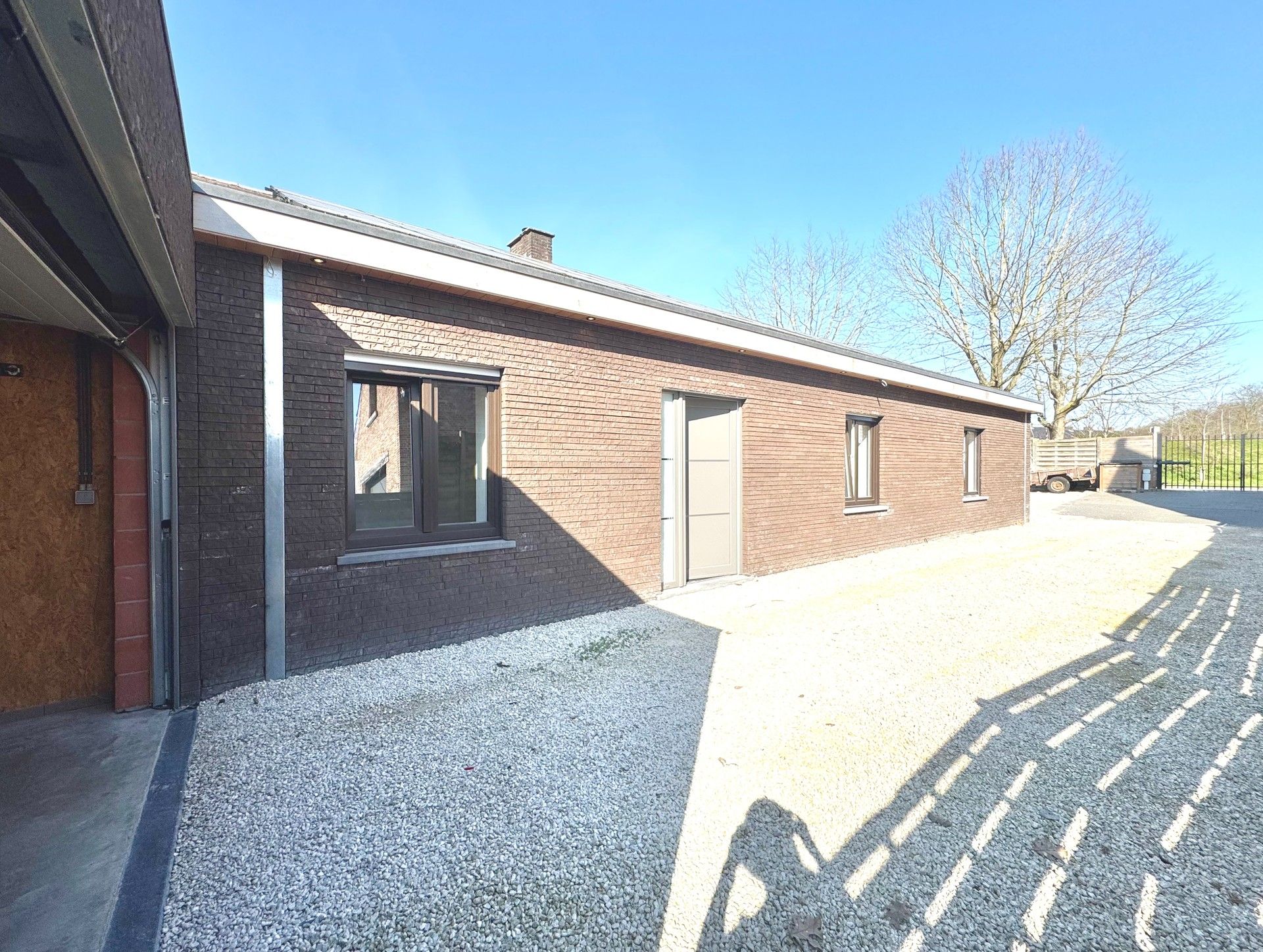VRIJSTAANDE ENERGIEZUINIGE WONING MET GROTE GARAGE - 836 M² foto 6