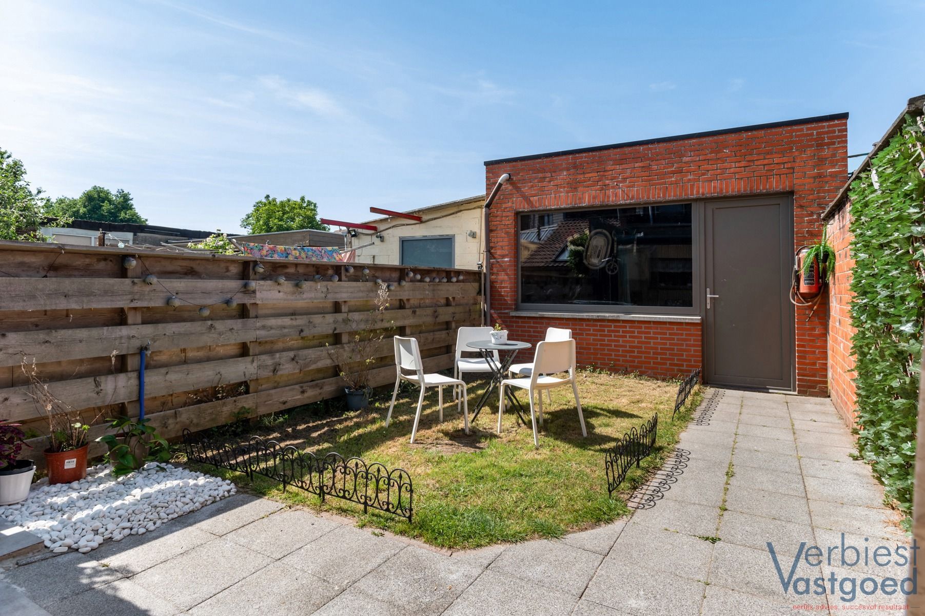 Instapklare gezinswoning met tuin en garage in Zwijndrecht. foto 16
