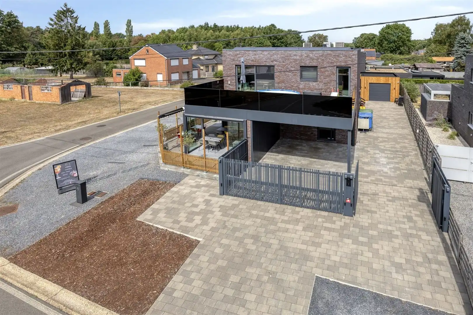 TE KOOP: Handelshuis met pizzeria & appartement in Koersel! foto 5