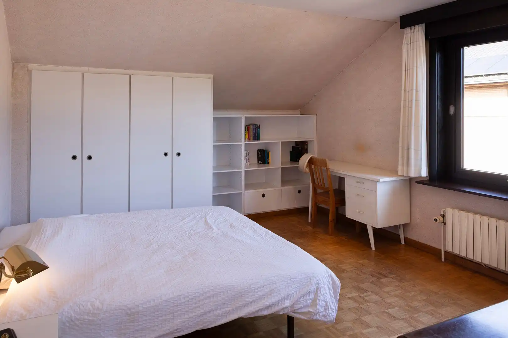 Uiterst residentieel gelegen alleenstaande woning. foto 9