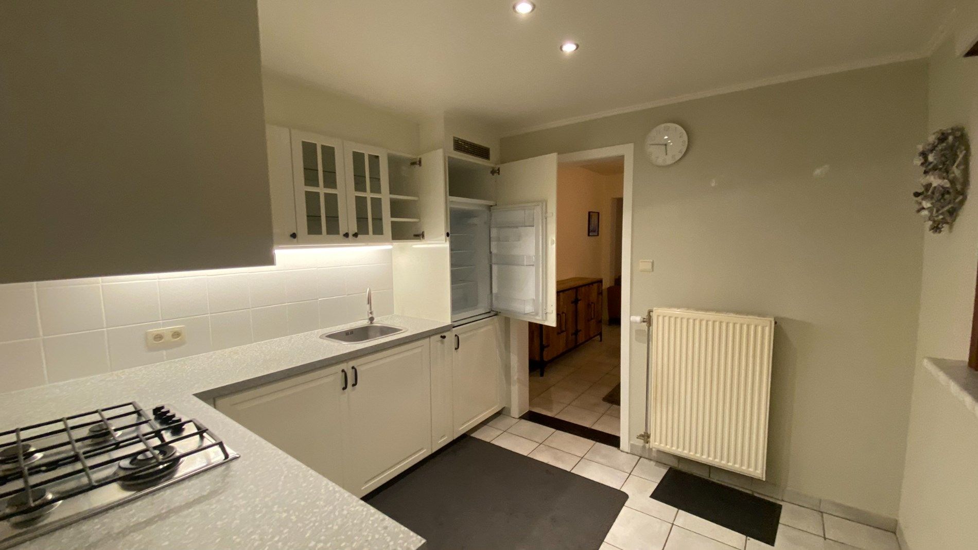 Halfopen bebouwing met tuin, carport en drie slaapkamers in Eksaarde foto 3