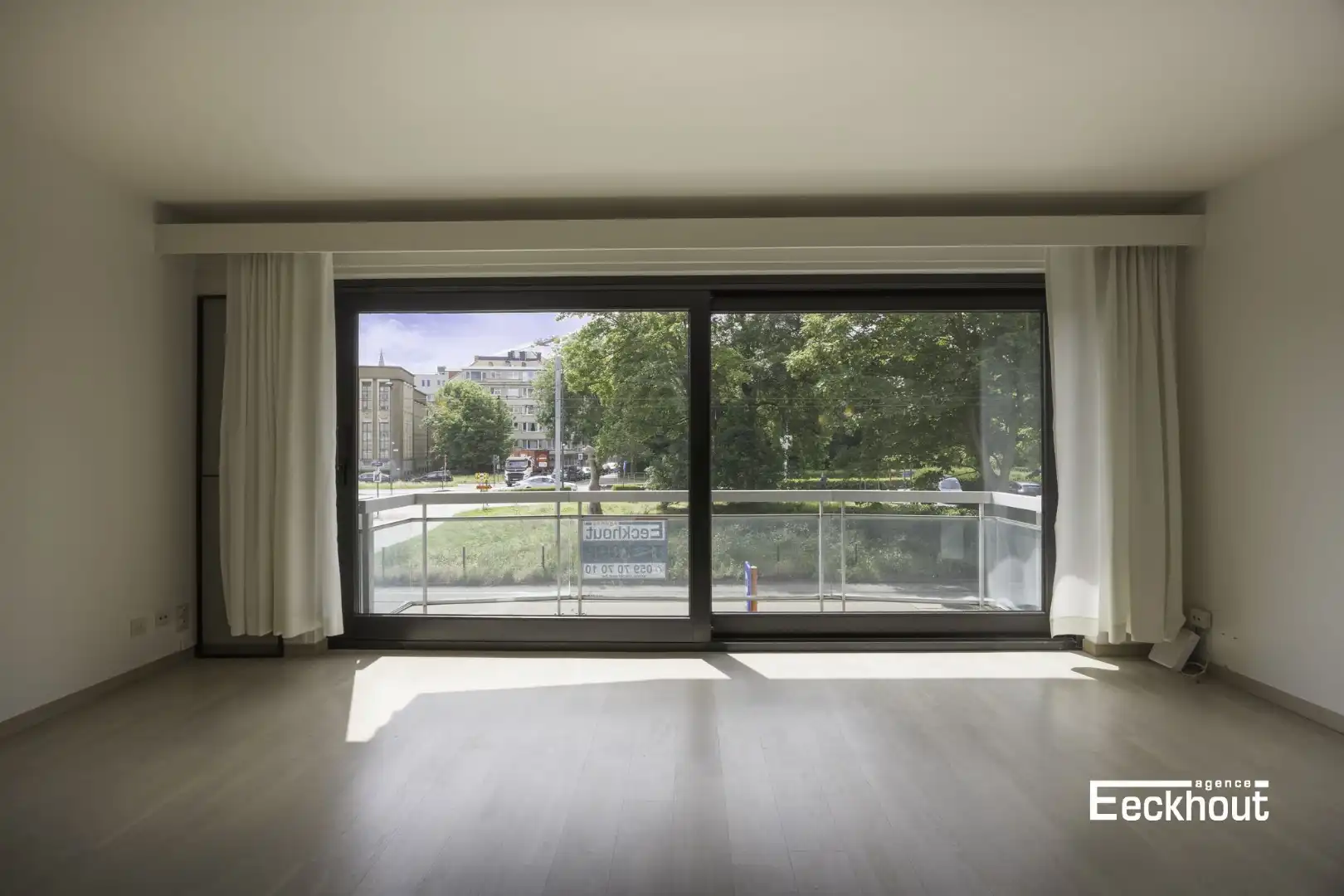Mooi en centraal gelegen 2 slaapkamerappartement met open zicht! foto 4