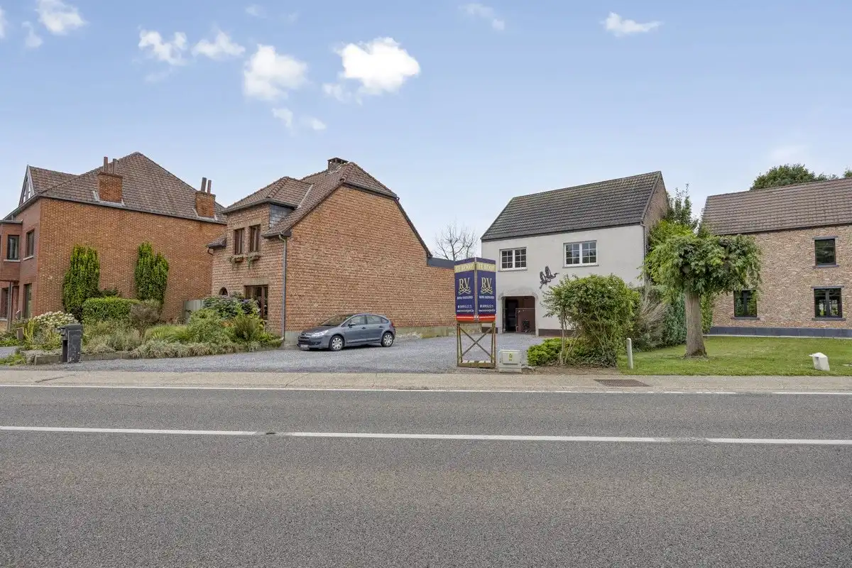 Hoofdfoto van de publicatie: OPBRENGSTEIGENDOM BESTAANDE UIT TWEE RUIME EN VERHUURDE APPARTEMENTEN IN HERK-DE-STAD