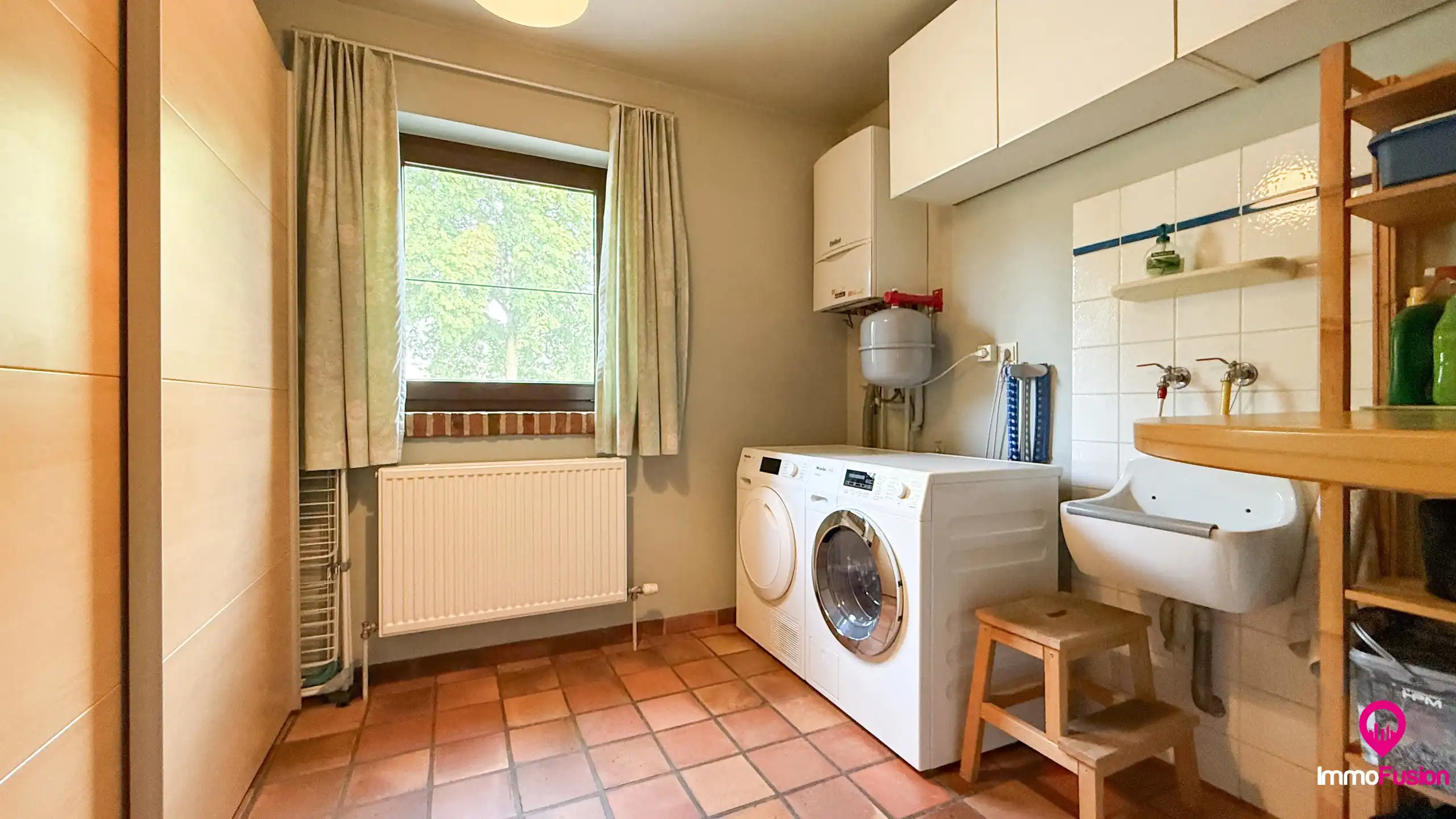 Ruime gezinswoning met 4 slaapkamers en prachtige tuin foto 23