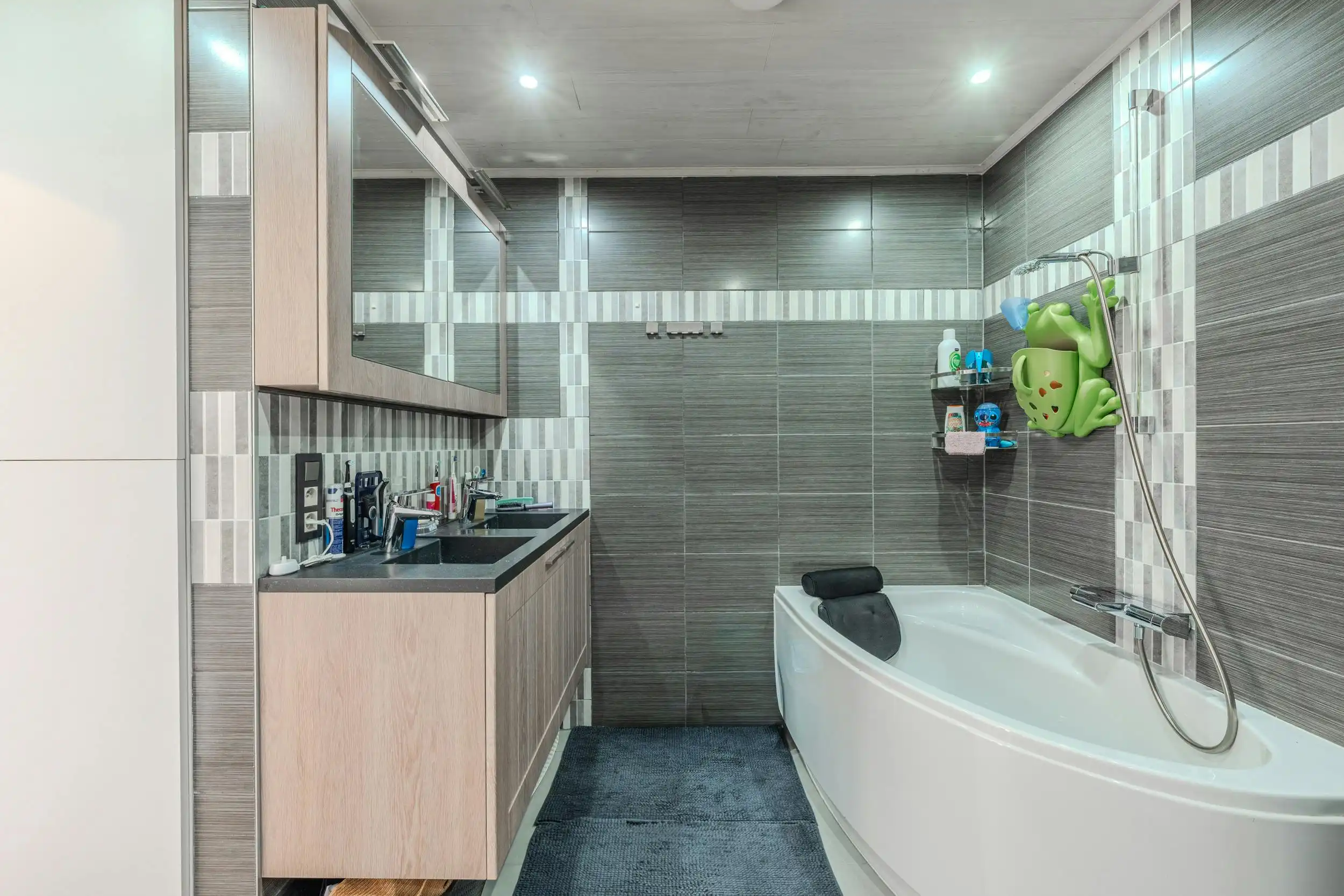 Instapklaar appartement met 2 slaapkamers te koop te Stene foto 11