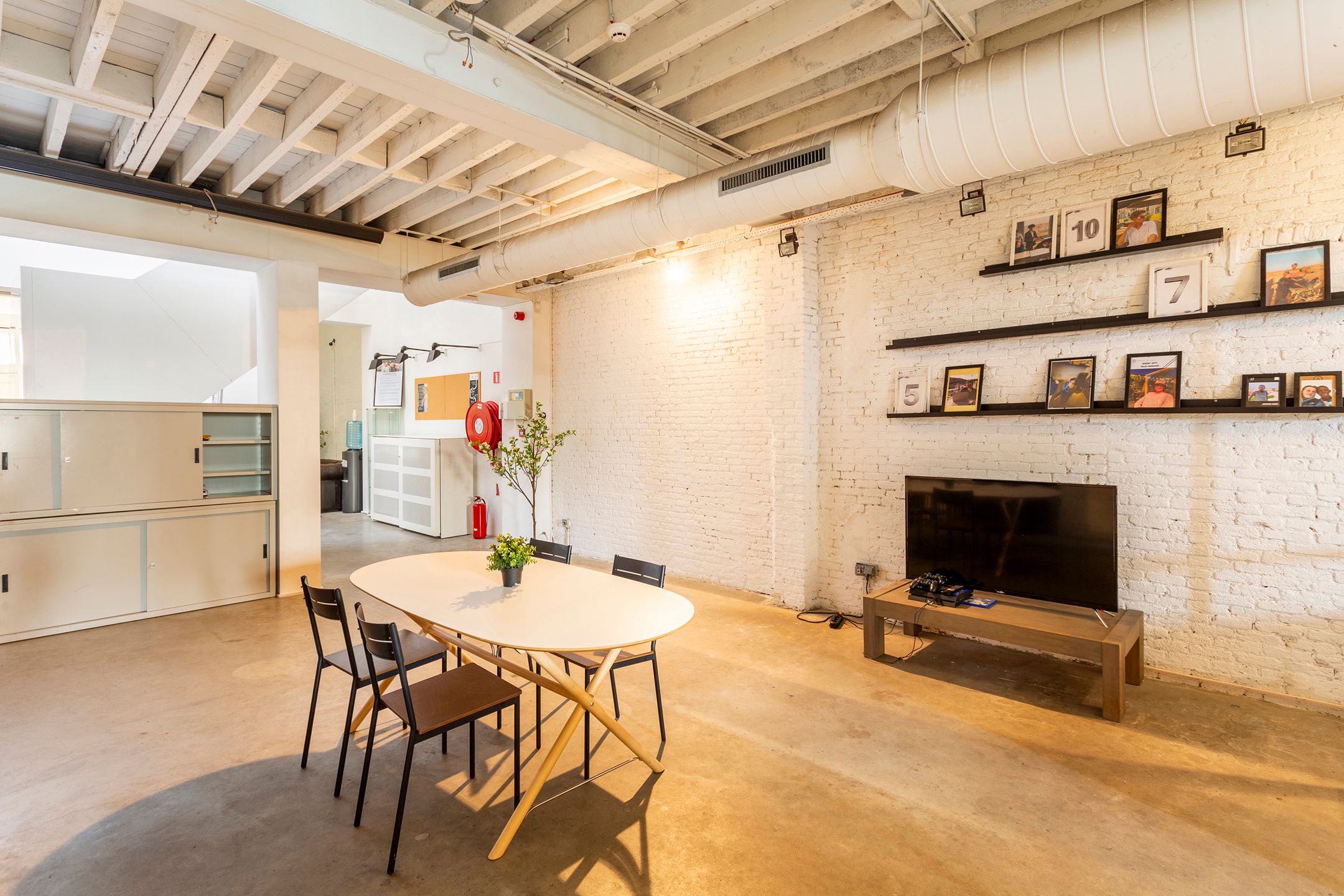 polyvalente opbrengsteigendom ca 483 m² op toplocatie Zuid foto 8