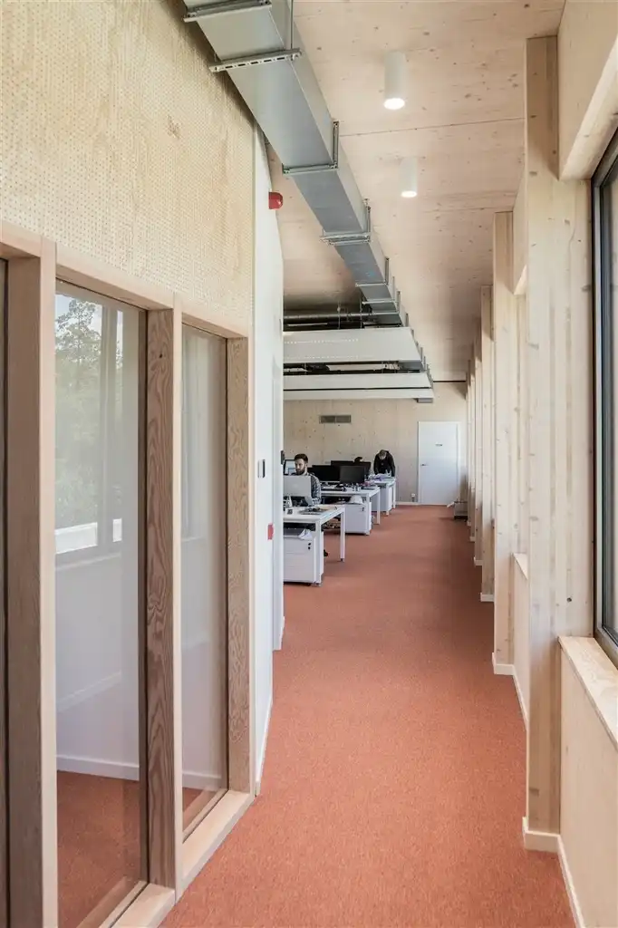 Single tenant gerenoveerd kantoorgebouw van 890m² foto 13