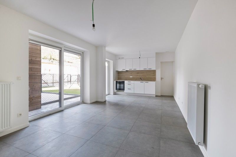 Volledig gerenoveerd, gelijkvloers appartement  met tuin en parkeerplaats TE KOOP in Beveren-Leie! foto 6