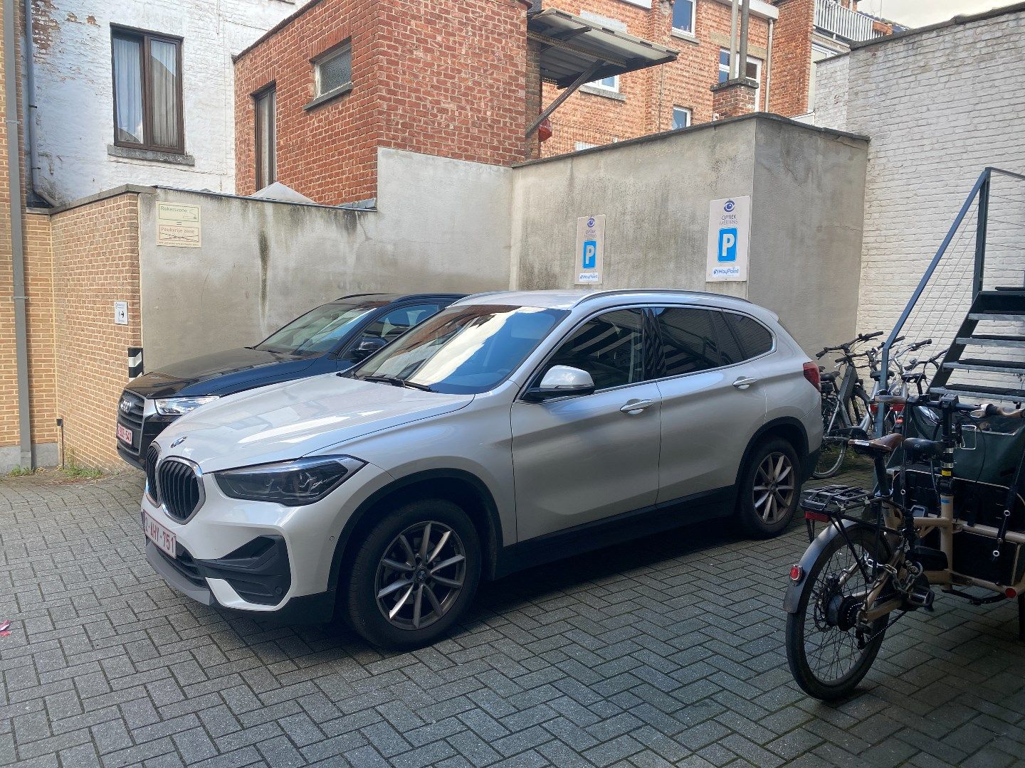 Goed gelegen handelspand met parking op zichtlocatie in Kessel-Lo foto 24