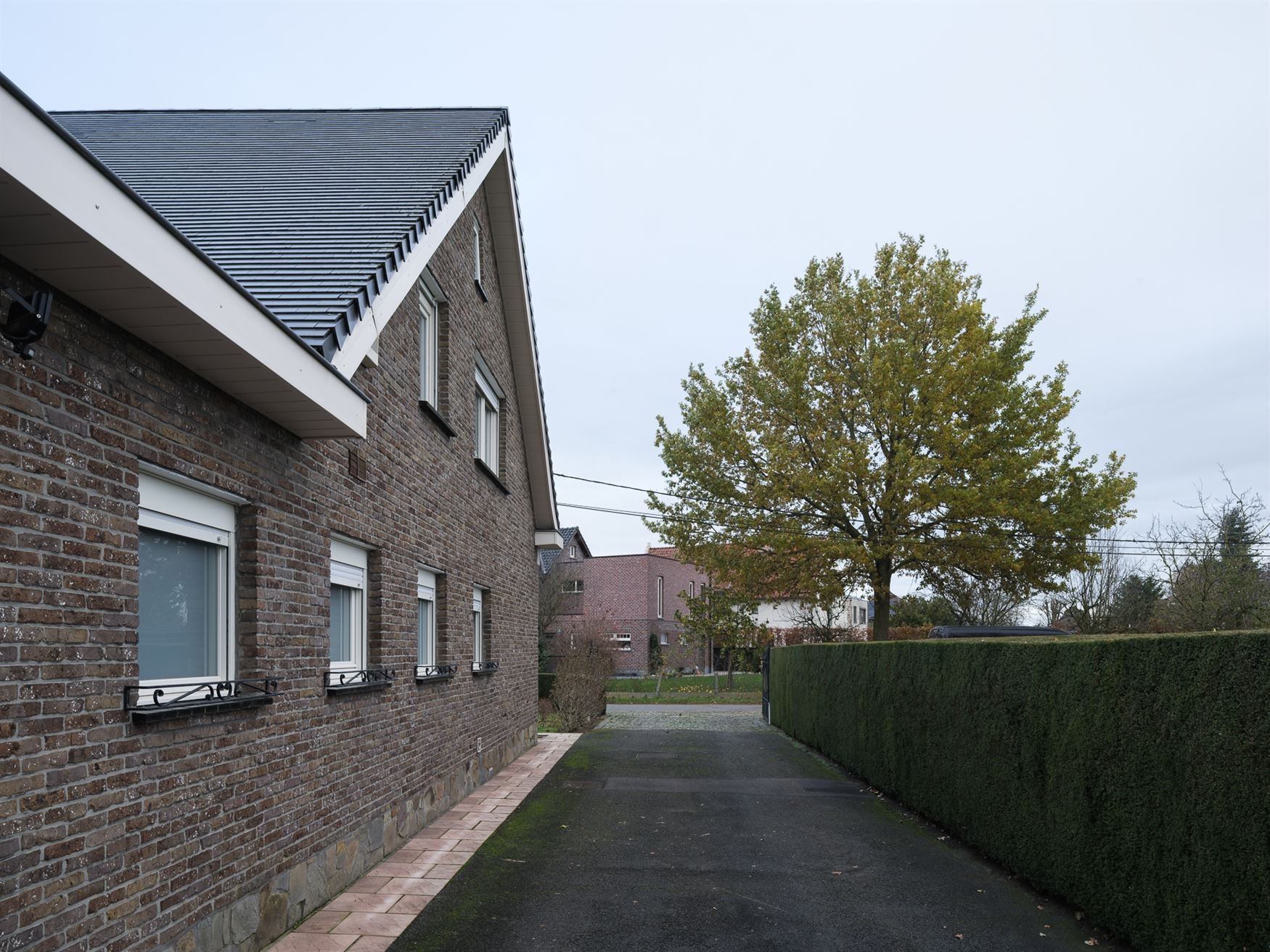 Ruime gezinswoning met vier slaapkamers en tuin in Drongen. foto 27