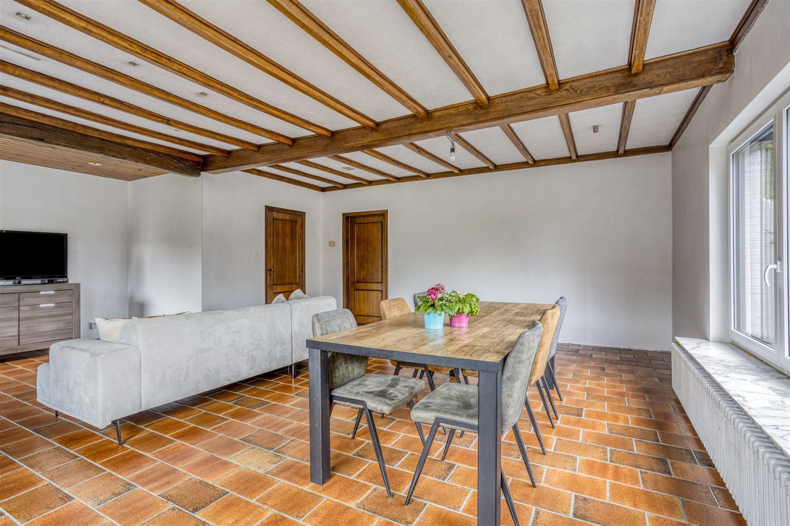 TE KOOP: Deels gerenoveerde woning te Zonhoven!  foto 3