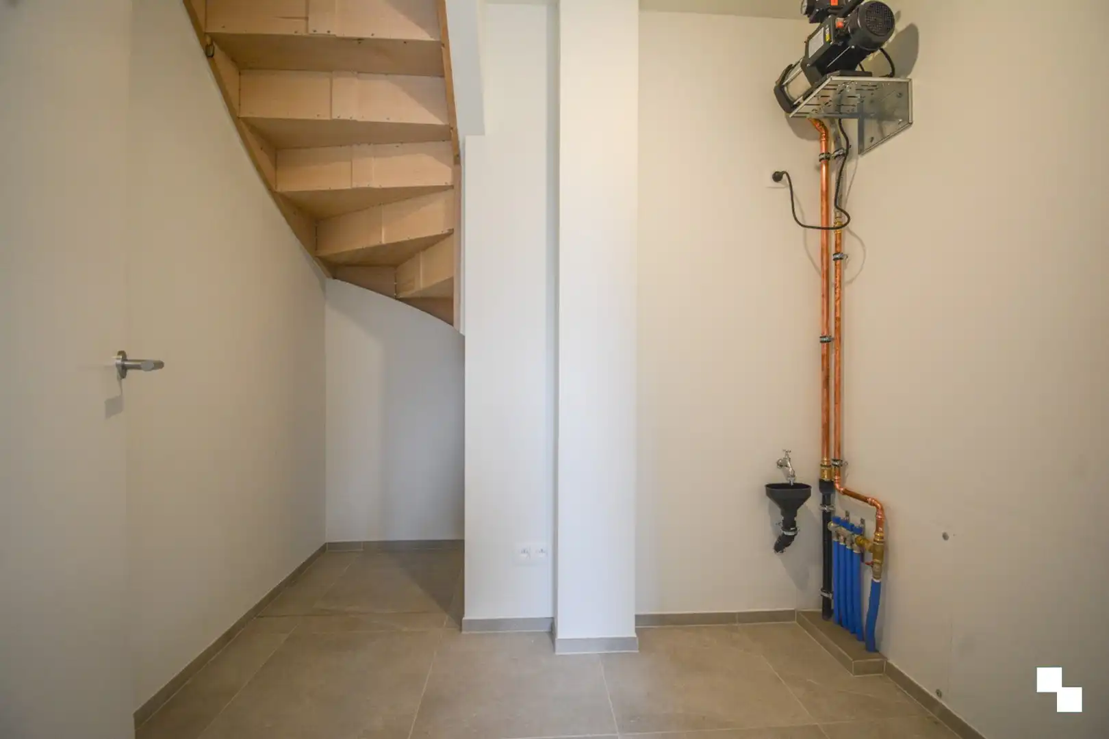 Volledig afgewerkte nieuwbouwwoning met carport te Sleihage foto 8