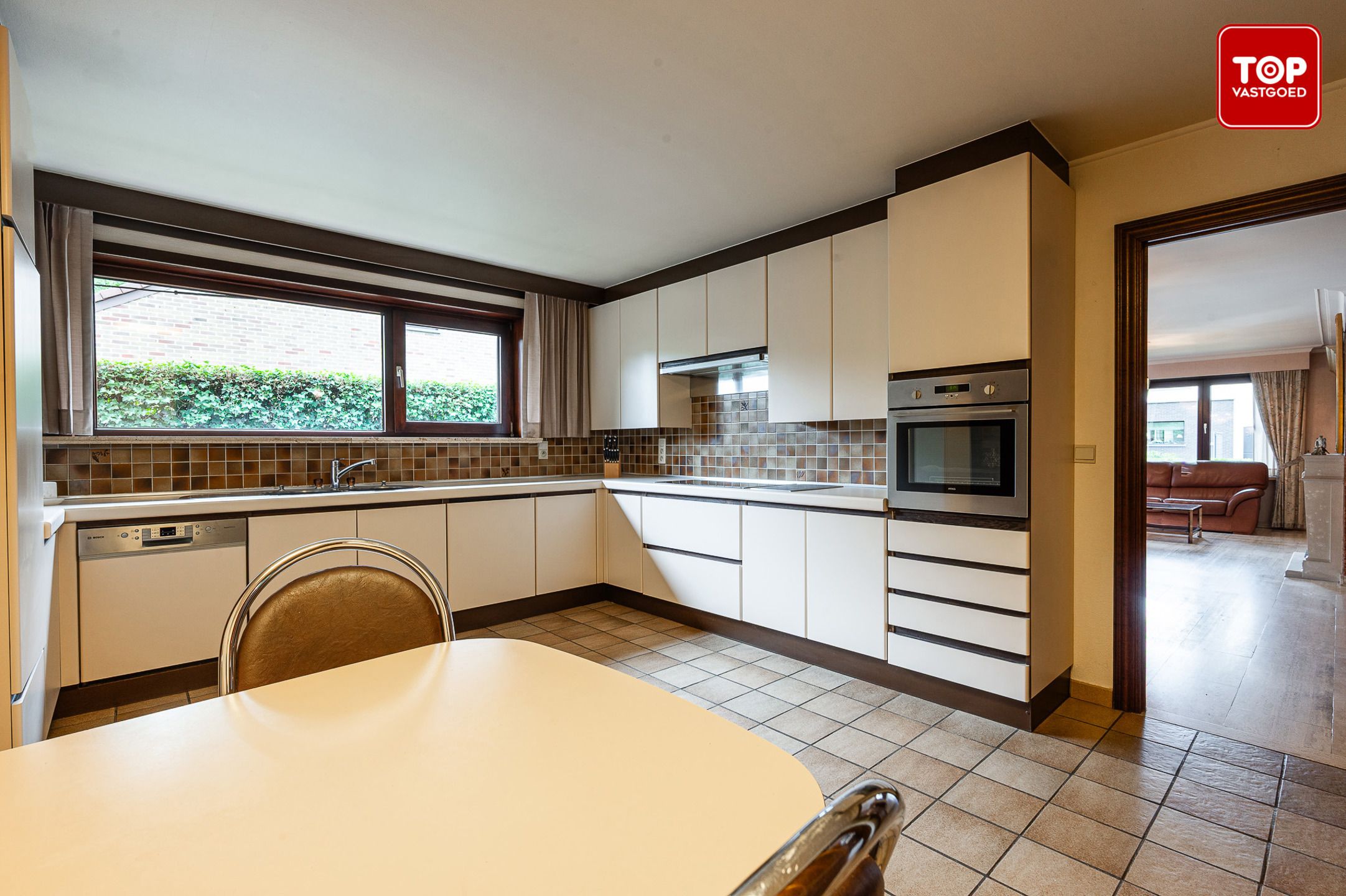 Alleenstaande villa met 4 slaapkamers in groene omgeving foto 17
