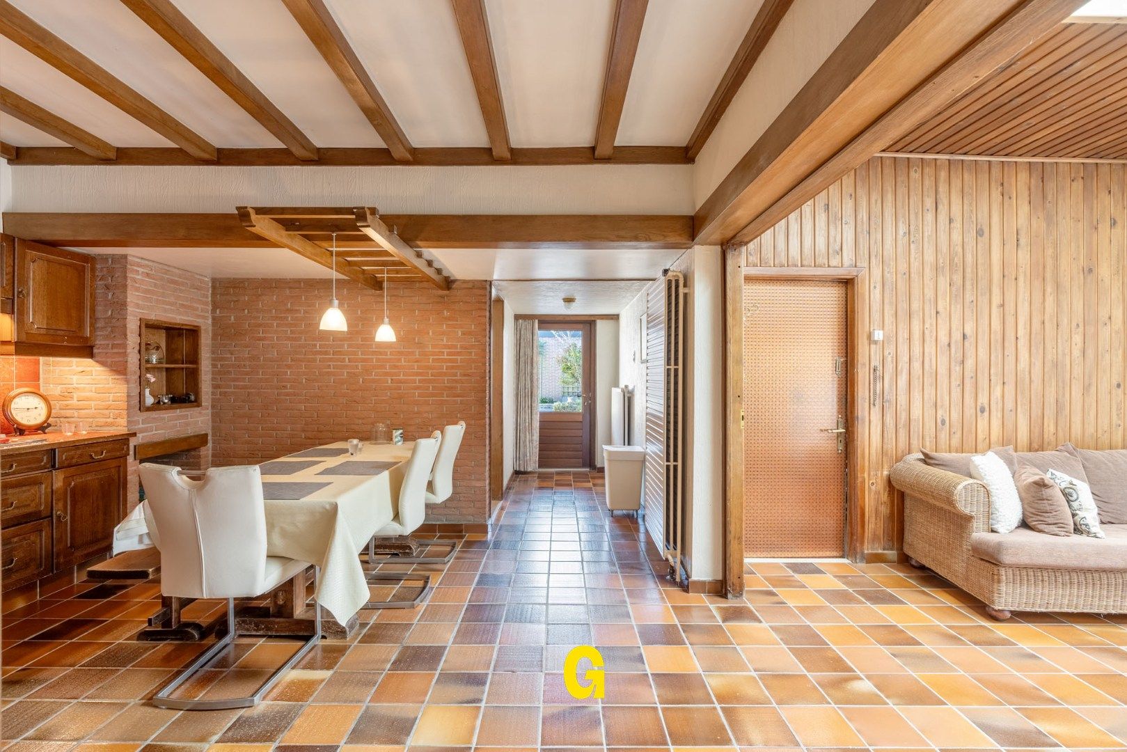 Netjes verzorgde halfopen woning met ruime garage vlakbij het centrum van Munsterbilzen foto 11