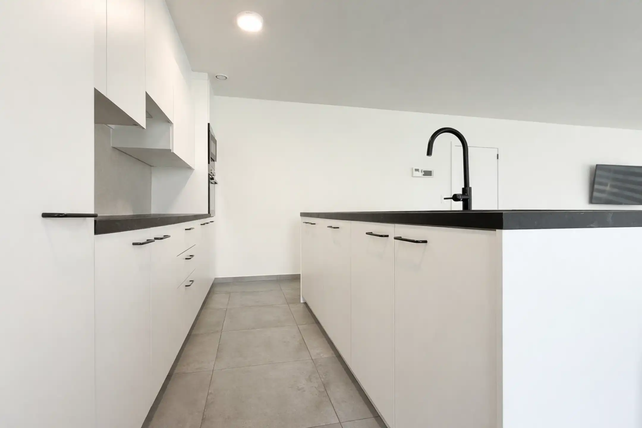 Ruim gelijkvloers app met 3slpk, tuin +terras op toplocatie! foto 10