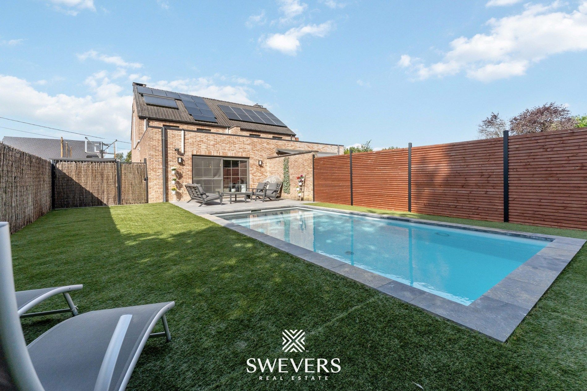 HOB met 3 slaapkamers, bureau en zwembad   foto 26