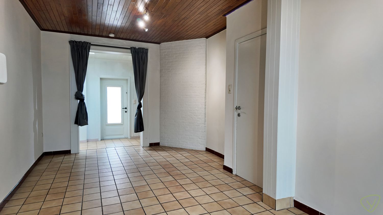 Gezellige stadswoning te huur met ruime garage en parking! foto 6