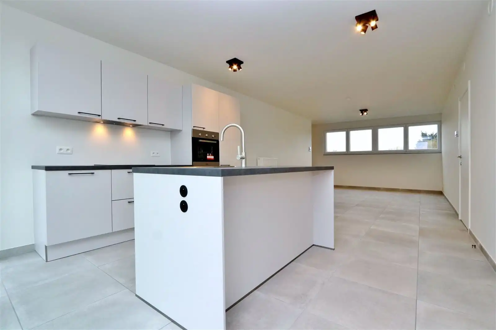 Nieuwbouwappartement met 2 kamers + terras + staanplaats binnen  foto 4