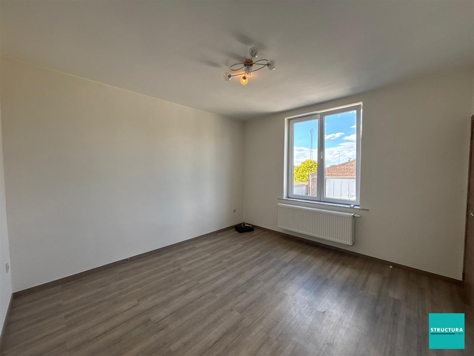 Volledig gerenoveerde, ruime woning met vlotte bereikbaarheid! foto 21