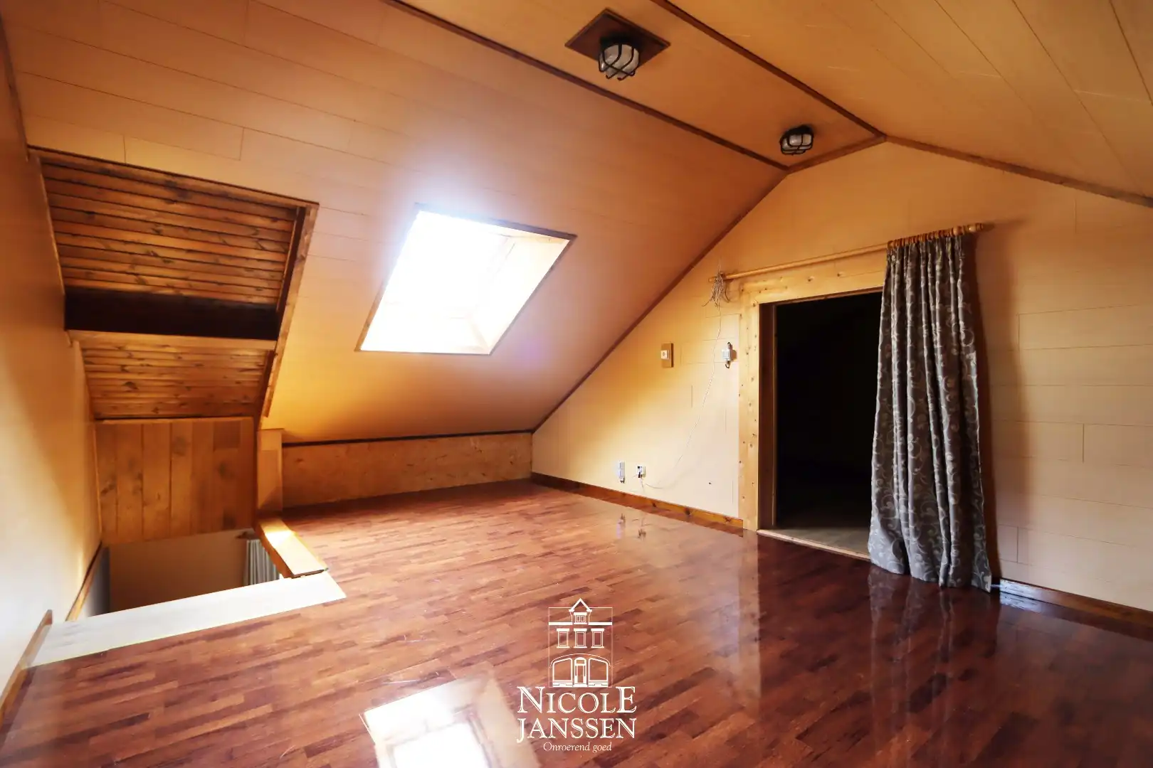 Ruime woning met grote kelder  foto 18