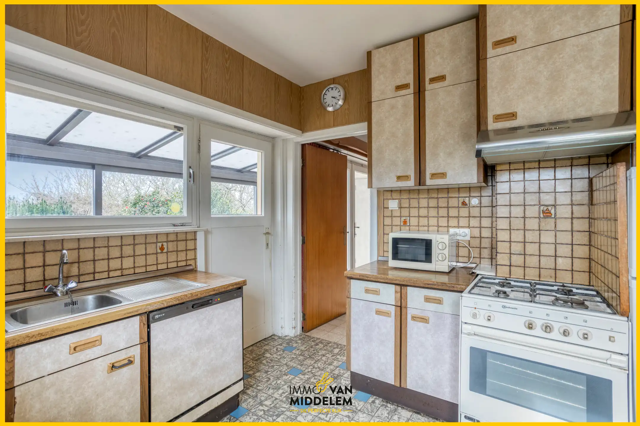 DEELS TE RENOVEREN WONING MET 4 SLPK, TERRAS, TUIN EN GARAGE foto 7