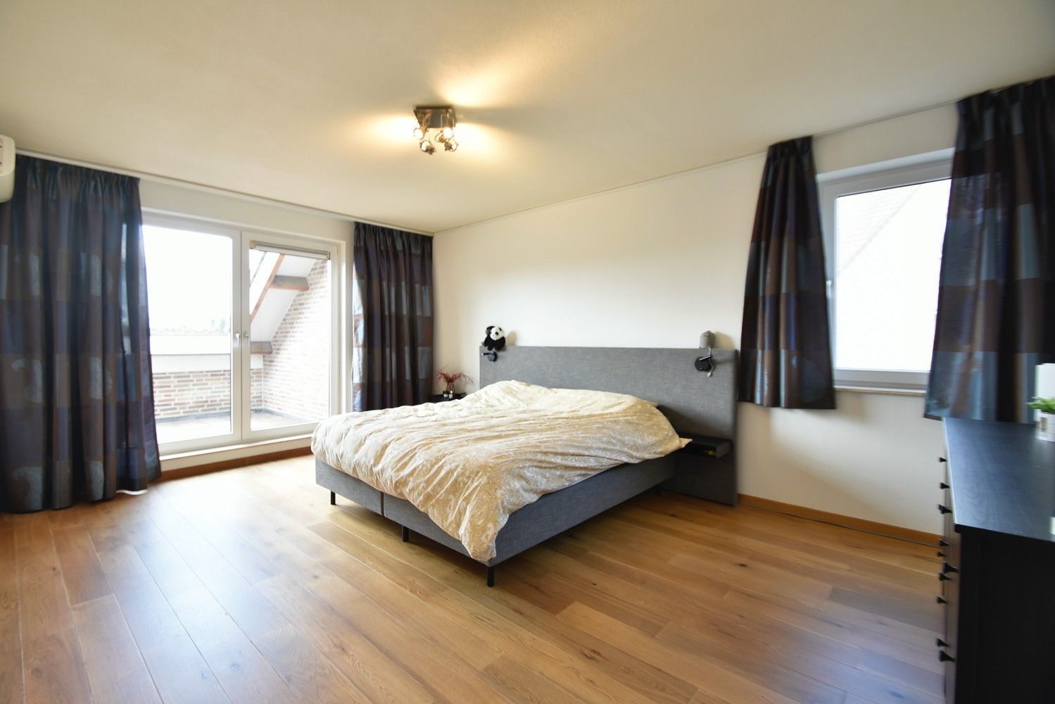 Halfvrijstaande ruime gezinswoning met 5 slaapkamers, zonnepanelen en zonnige stadstuin vlakbij Maastricht foto 19