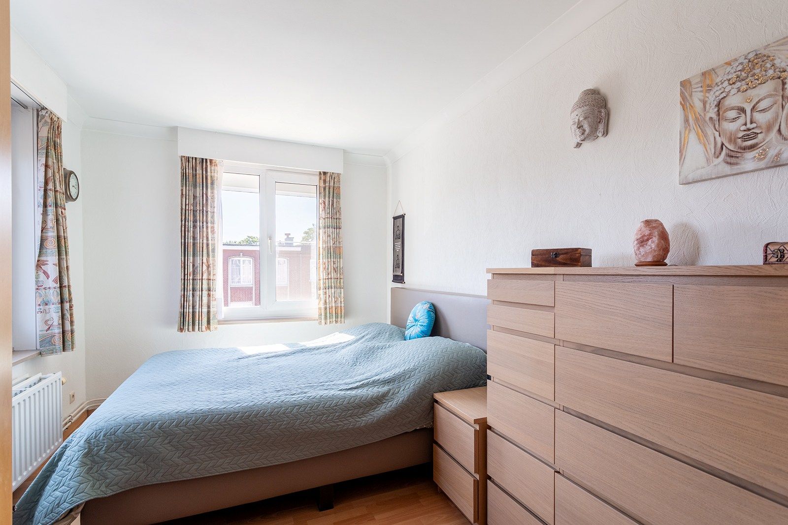 Instapklaar hoekappartement met veel lichtinval op een rustig pleintje foto 16