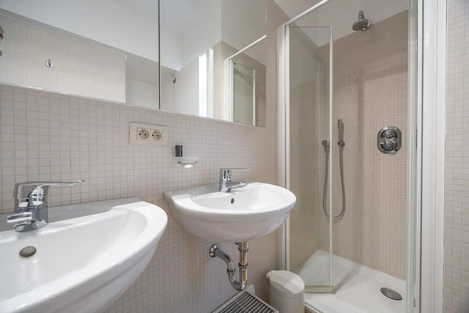 Stijlvol gerenoveerd appartement zongericht met open zicht in hartje Oostende foto 17