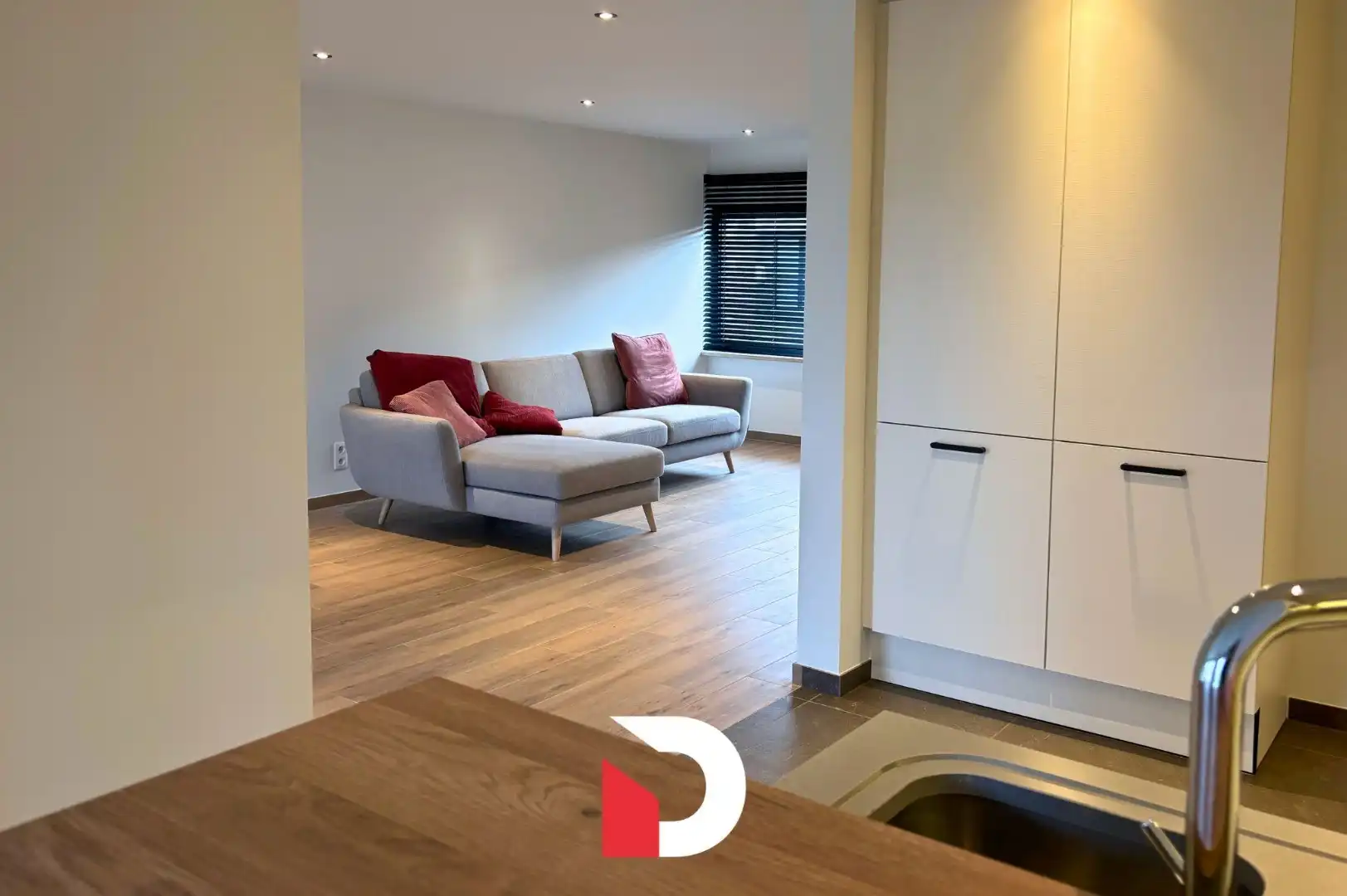 Gerenoveerde, lichtrijke woning met 3 slaapkamers en garage  foto 4