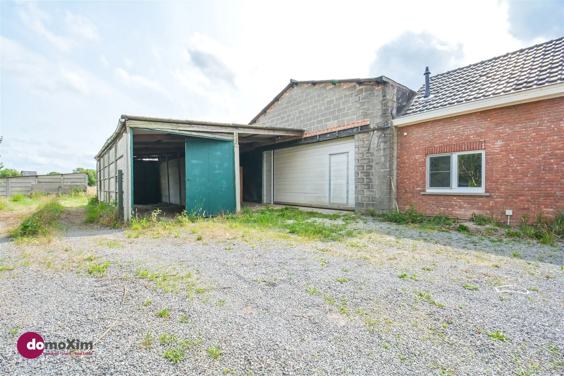 Gerenoveerde woning met loods, stallen en serre op een terrein van 32 are foto 11