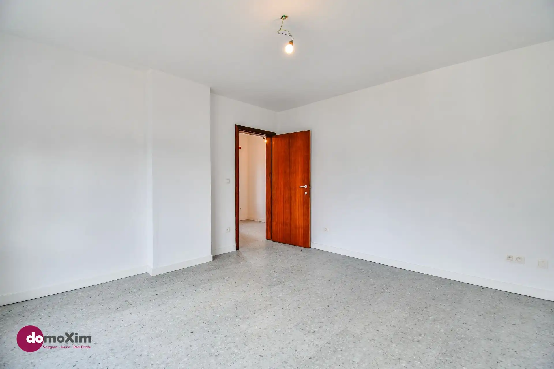 Gerenoveerde woning met loods, stallen en serre op een terrein van 32 are foto 11