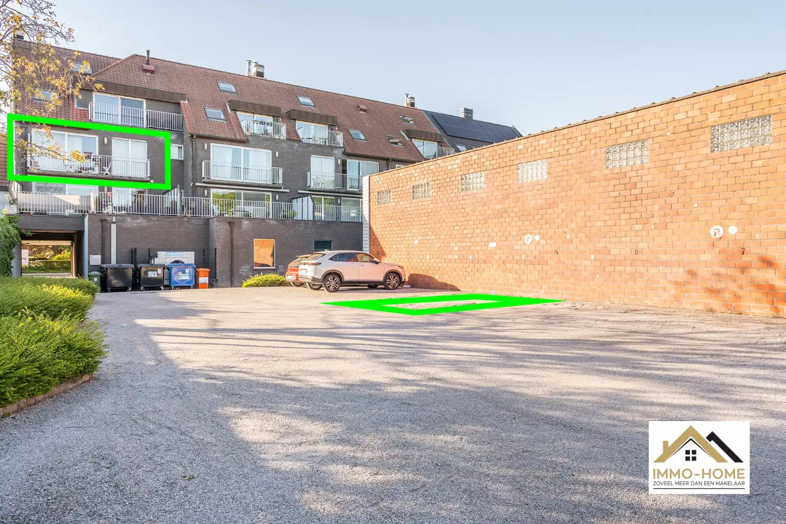 Instapklaar ruim appartement met autostaanplaats foto 2