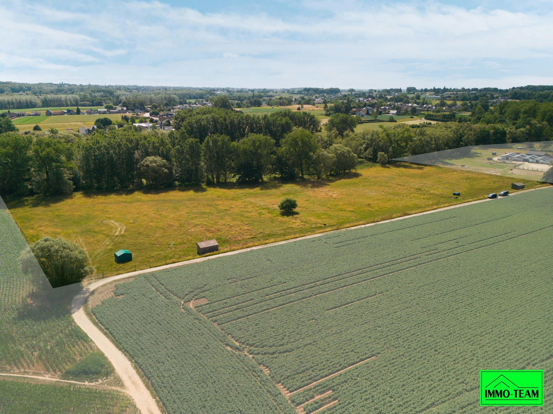 2,7ha Omheinde weide met schuilstallen, Ideaal voor paarden foto 7