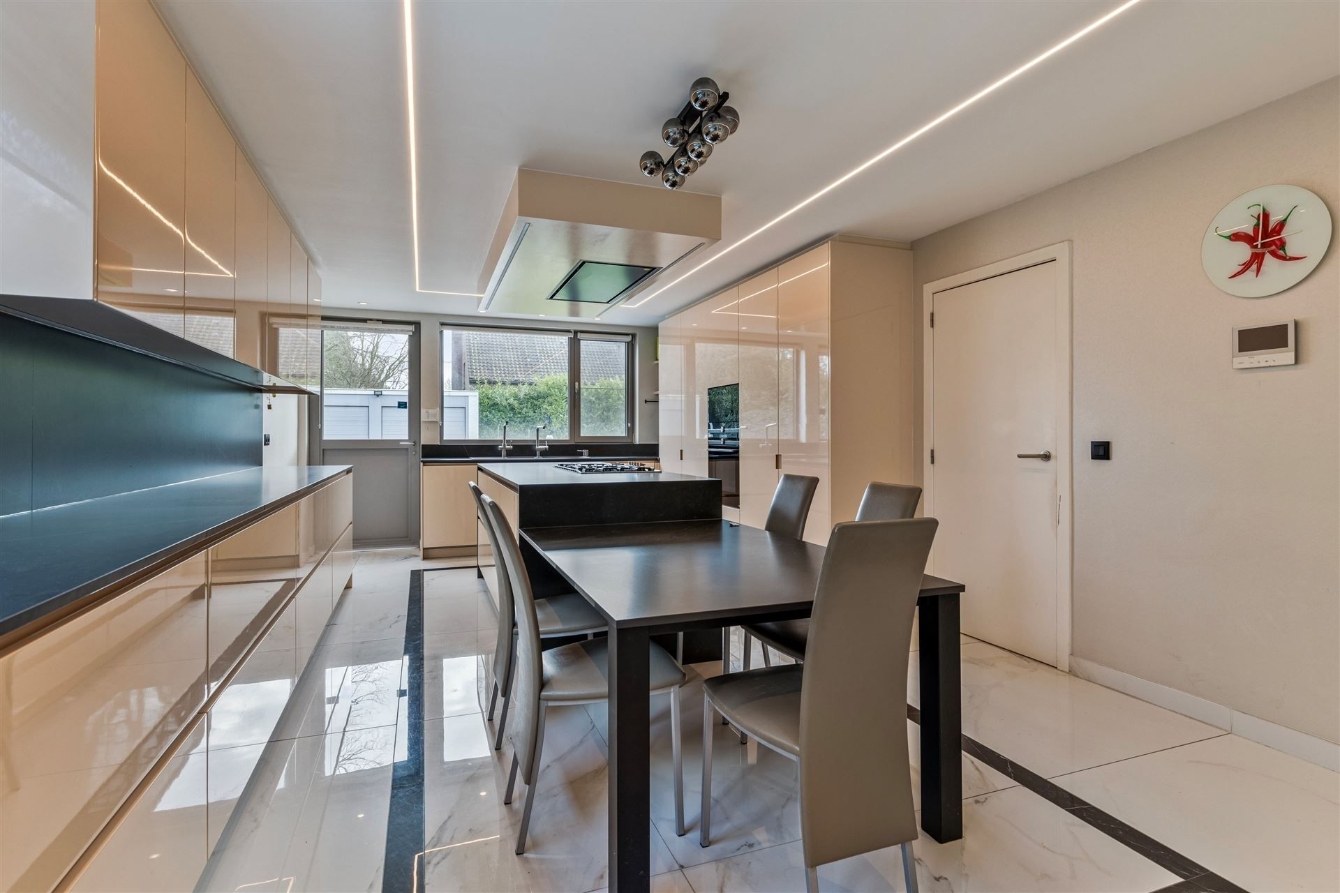 Moderne luxevilla op 1.172m² foto 16