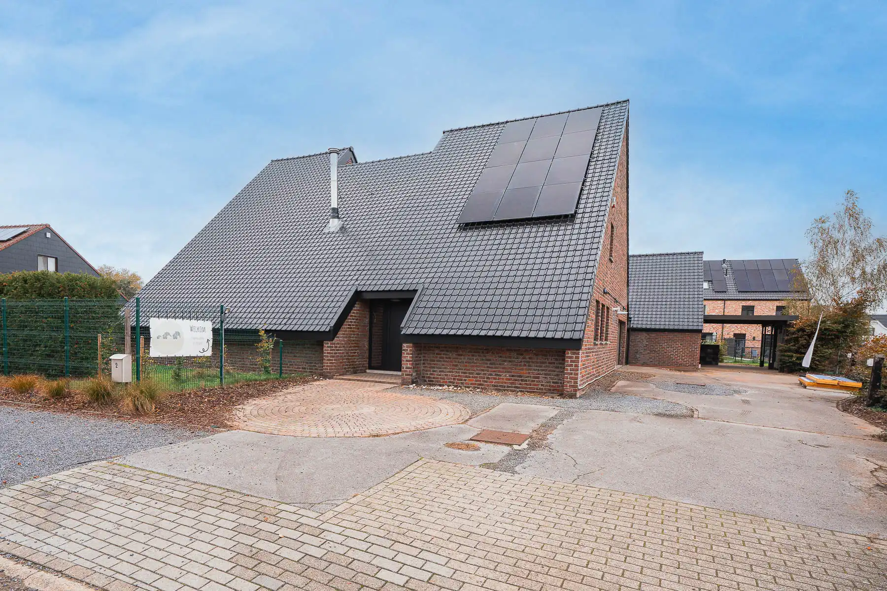 Ruime gezinswoning met praktijkruimte/kangoeroewoning foto 2