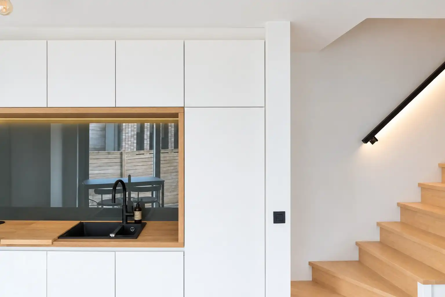 Bijna-nieuwbouwwoning met 4 slpks in hartje Zwijndrecht foto 7