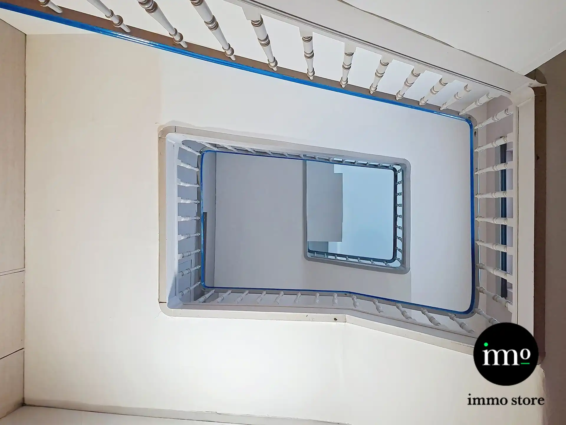 Uitzonderlijk ruime woning met atelier en garage foto 19