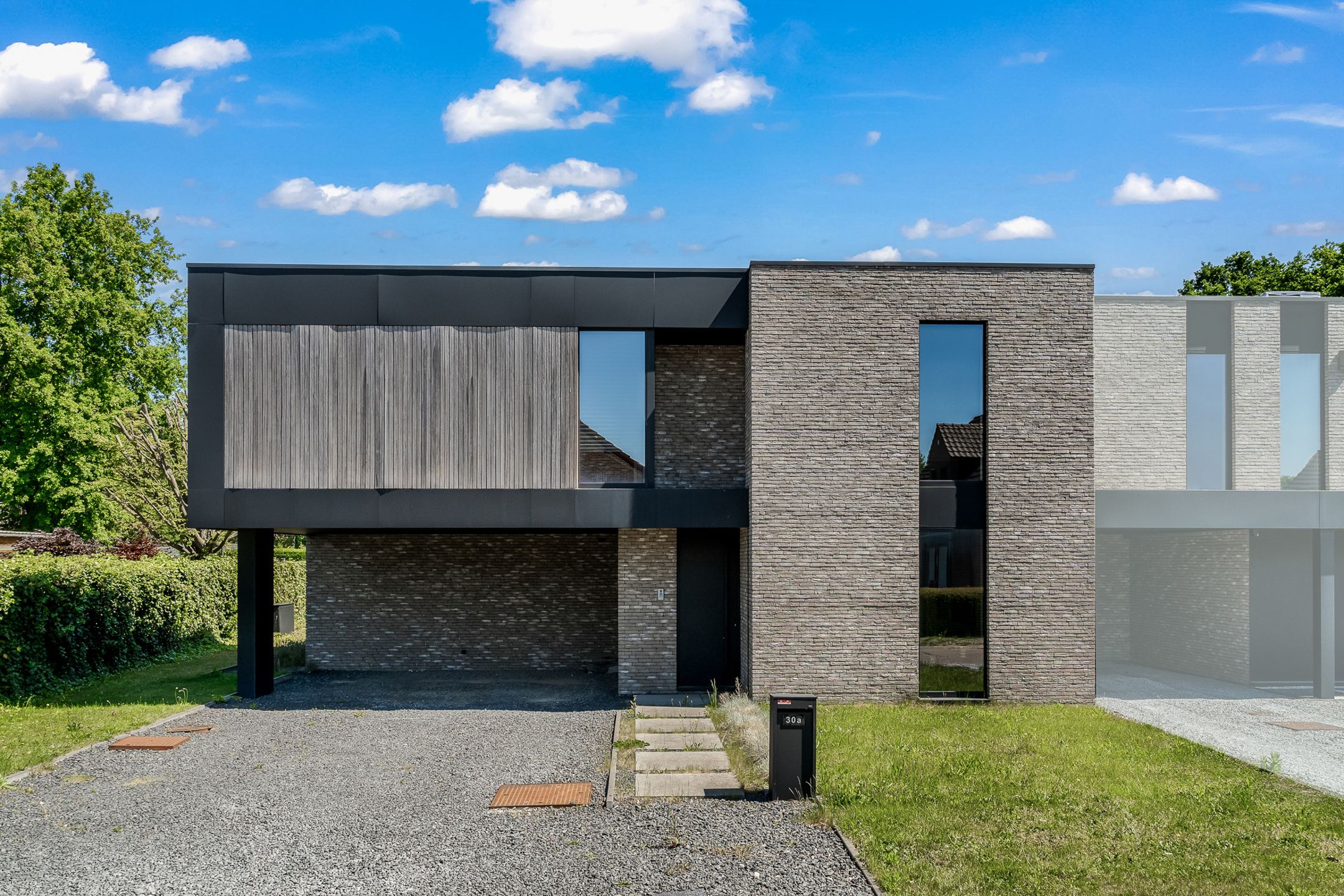 Strakke architectuur en moderne luxe in Diepenbeek foto 34