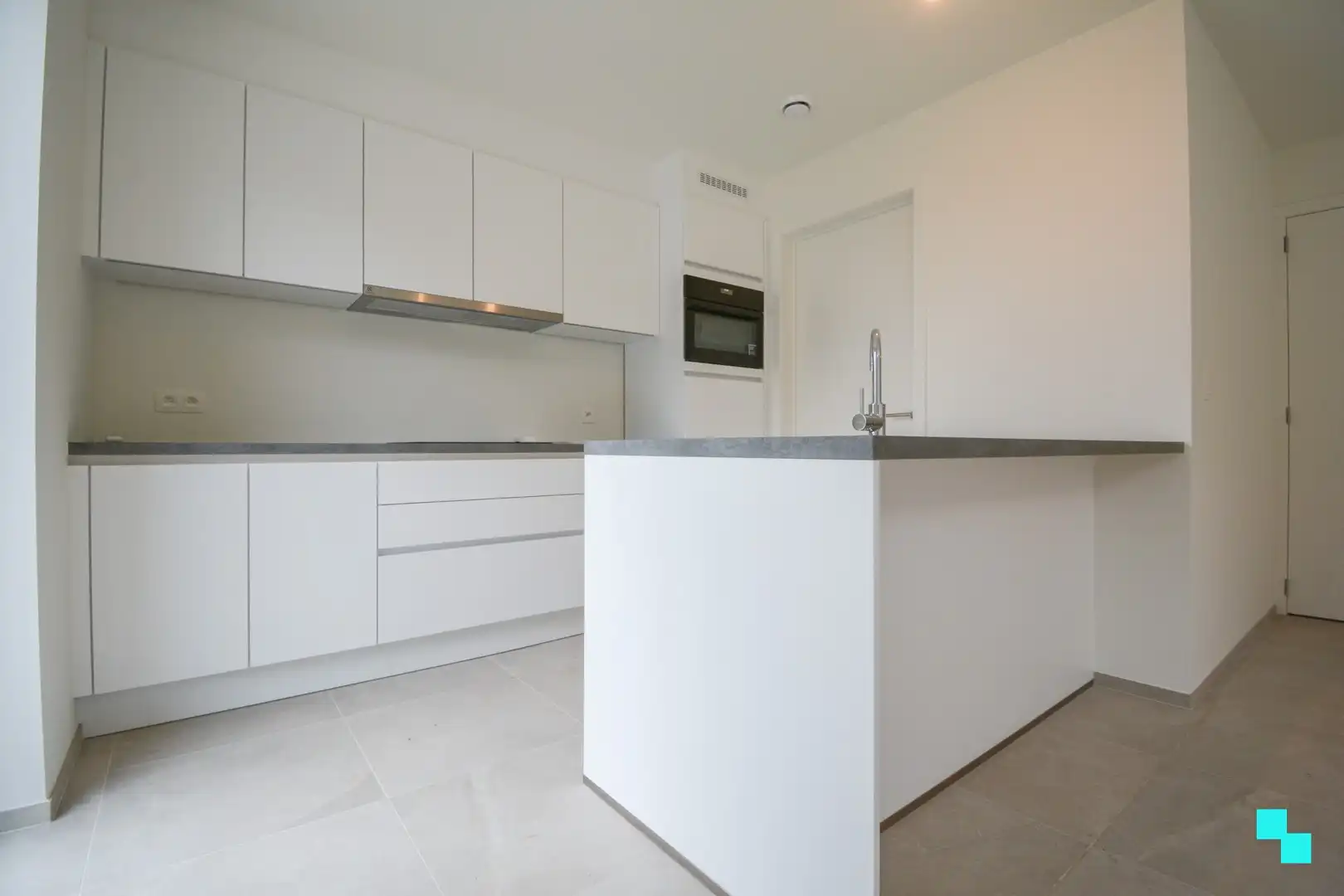 Volledig afgewerkte nieuwbouwwoning met carport te Sleihage foto 6